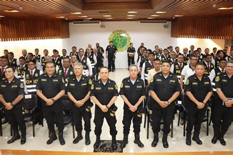 Policía de educación en acción