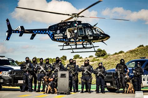 Policía estatal en patrulla