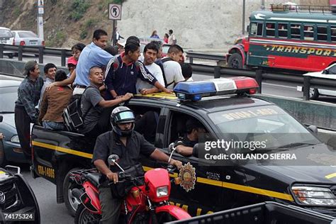 Policía Nacional Civil de Guatemala Patrullando