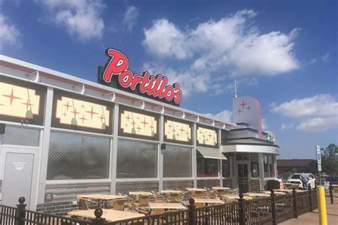 Portillo's restaurant