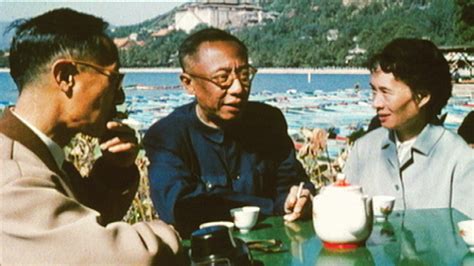 A portrait of Puyi, late in life, surrounded by his family