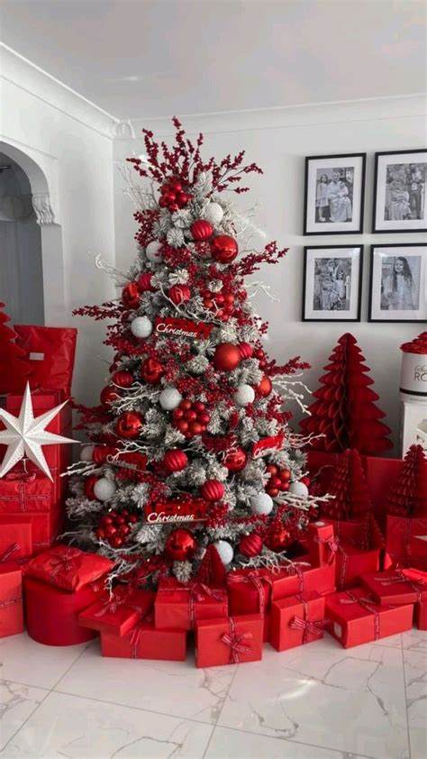 Benefits of Classic Red Christmas Tree Decorations