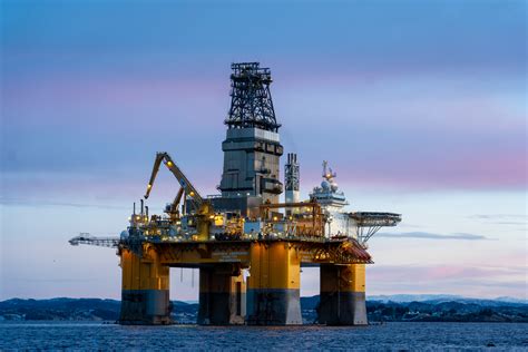 Oil rig in the Red Sea