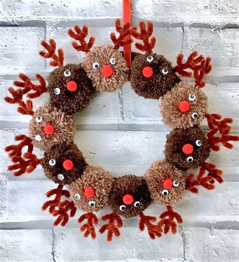 Reindeer pattern wreath idea