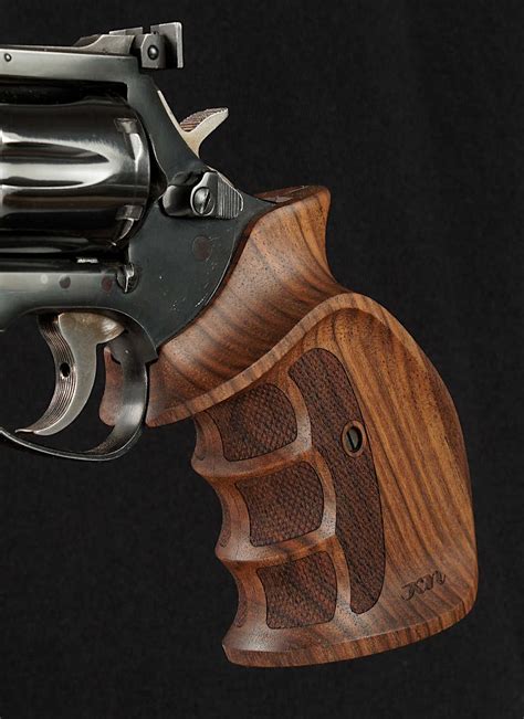 Proper grip for revolver self-defense