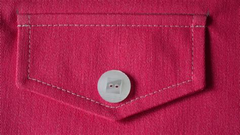 Rounded Pocket with Button