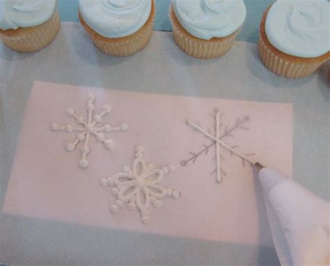 Royal Icing Snowflake Border