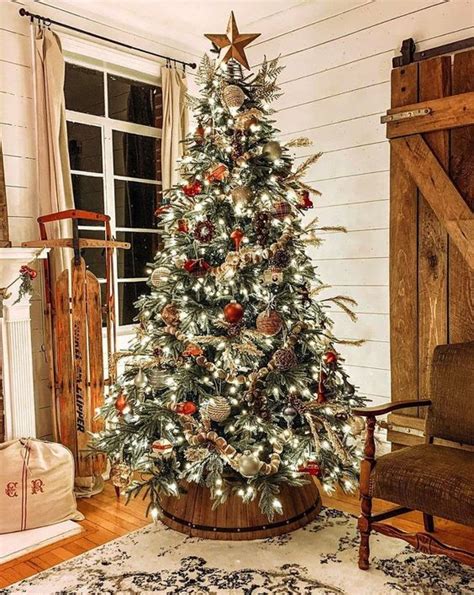 Rustic Christmas tree decor