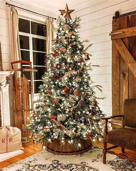 Rustic Christmas tree decorations with pinecones and ribbons