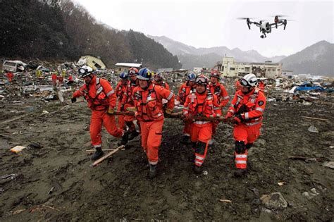 Helicopter pilots in search and rescue operations