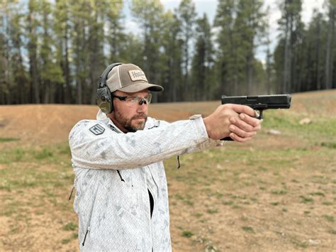 Shooting the Glock 20