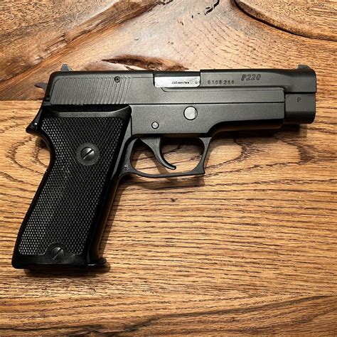 Sig Sauer P220R Image 7