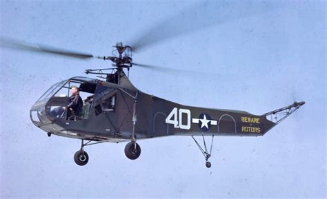 Sikorsky R-4 in flight