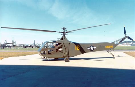 Sikorsky R-4 in flight