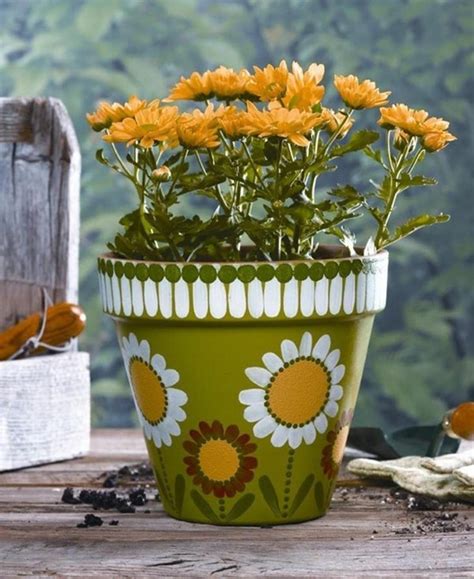 Simple ceramic flower pot