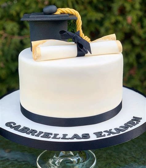 Simple Graduation Cake Topper