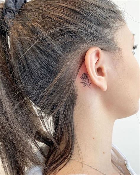 Simple tattoos behind the ear