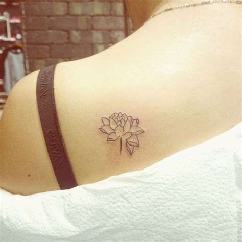 Small shoulder blade tattoo designs for women