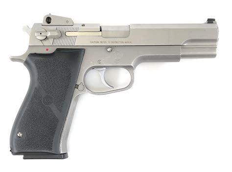 Smith & Wesson 1006 Bottom View