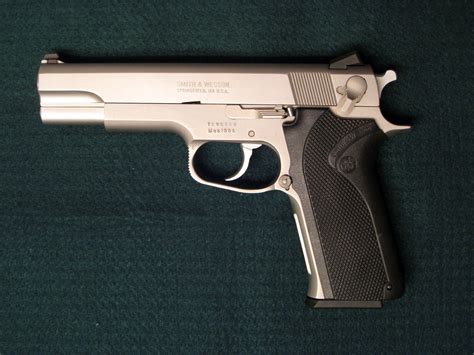 Smith & Wesson 1006 Left Side