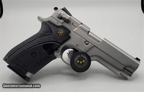 Smith & Wesson 4006 handgun