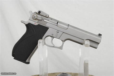 Smith & Wesson 4506 handgun gallery 10