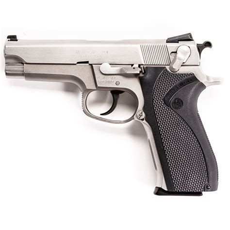 Smith & Wesson 5906 Gallery Image 2