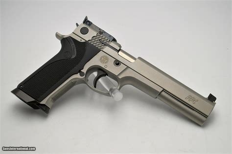 Smith & Wesson 5906 Gallery Image 6