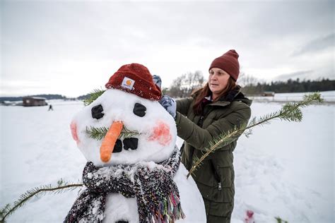 Snowman Building Competition