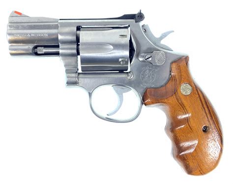 Snub nose revolver