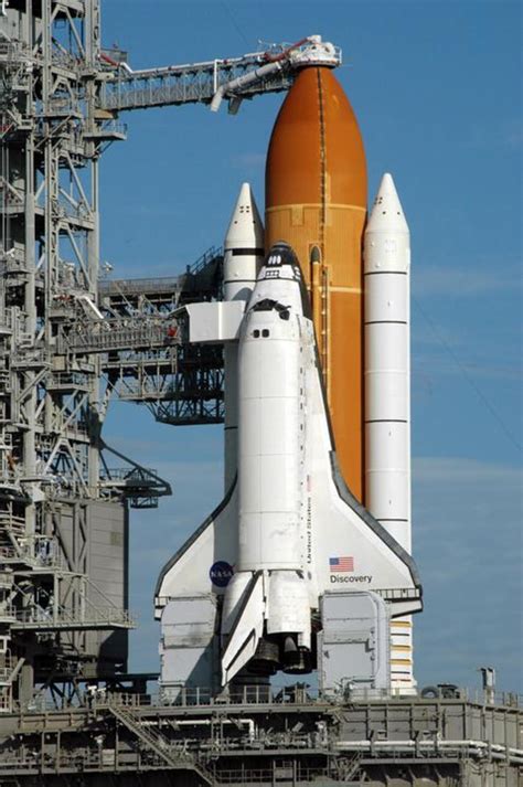 The Space Shuttle Discovery on display at the Udvar-Hazy Center