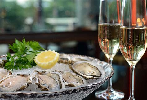 Sparkling wine and seafood pairing