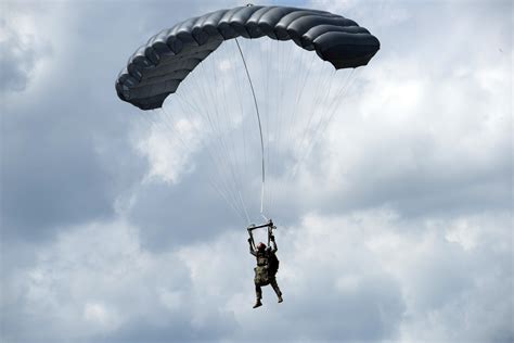 Special Forces Parachuting