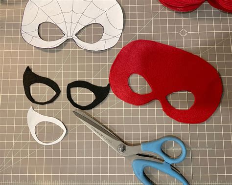 Spiderman mask pattern