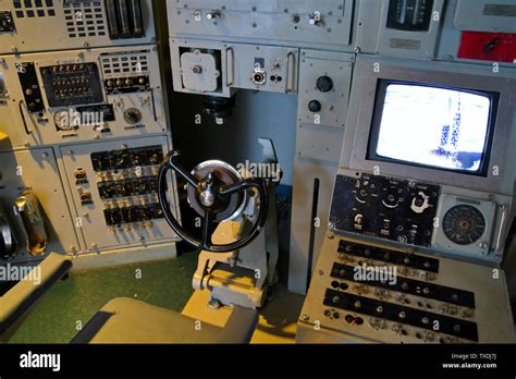 Submarine control system