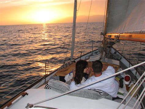 Sunset Sailing and Dinner Party Boat Experience