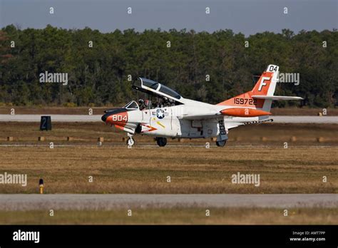 T-2 Buckeye landing