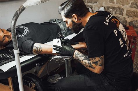 Description of tattoo artists in Paris