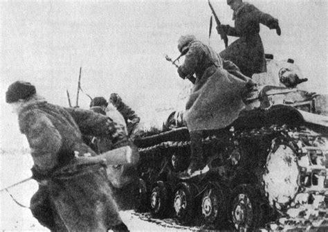 German troops preparing for battle during the Third Battle of Kharkov