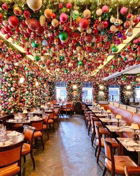 Traditional Christmas Restaurant Decor Ideas