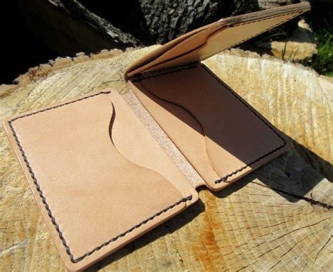 Tri-fold wallet template with pocket