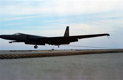 U-2 landing