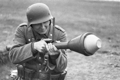 Ukrainian Forces with Panzerfaust Rockets