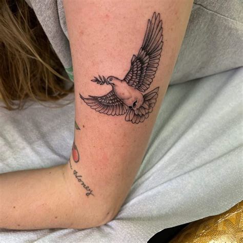 Description of Realistic Dove Tattoo 7