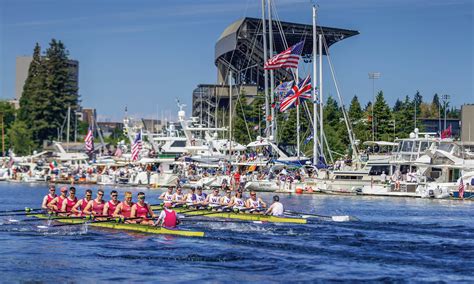 The University of Washington rowing team