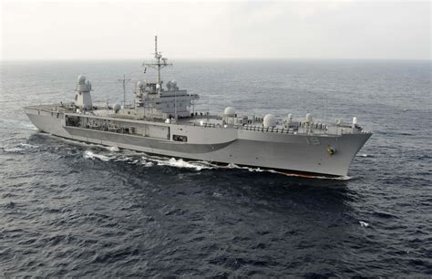 US 7th Fleet Ship