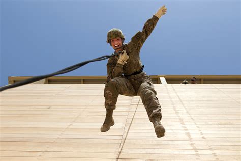 US Army Training Rappelling