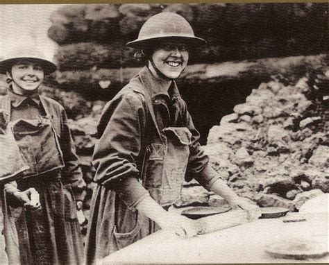 US Navy WWI Women's Uniform