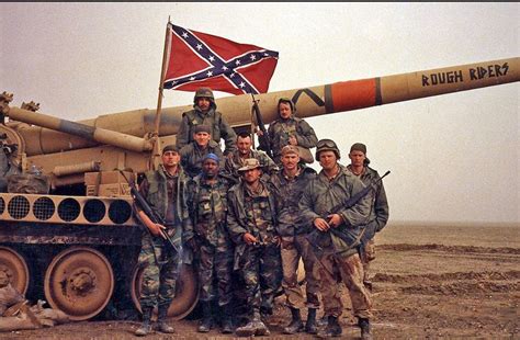 US soldiers posing with the American flag