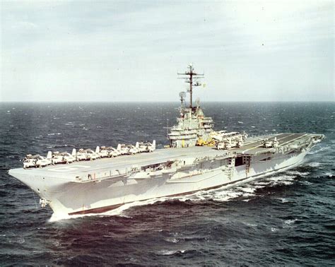 USS Essex CV-9 aircraft carrier model